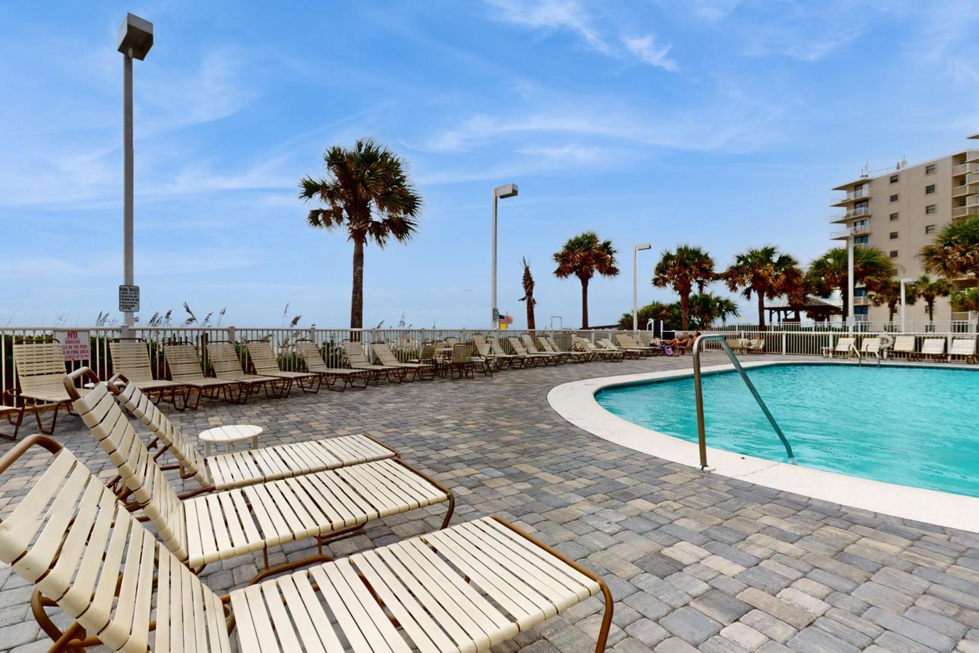 Apartment Tradewinds #1208 *